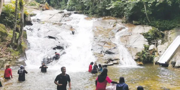 Lata Kinjang waterfall